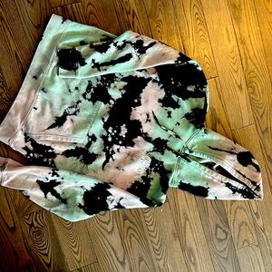 Vans off the wall hoodie men’s size medium sweatshirt is in great condition.